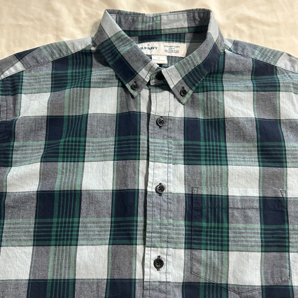 Old Navy Mens Everyday Shirt Slim Fit Built-In Flex Plaid Green Navy Blue Size M